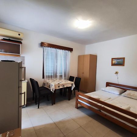 Apartmani Ivandic Murter Rom bilde